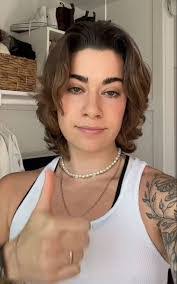 Jessica Bartelt's Instagram, Twitter & Facebook