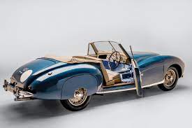 Rm Sotheby S Is Auctioning Amazing Aston Martins At Pebble Beach This Year Vintage Sports Cars Aston Martin Cars Aston Martin