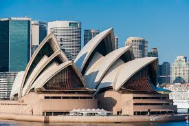 Influenced by mayan architecture and the australian coastline, the opera house connects the city with its harbour. Das Sydney Opera House Sydney Oper