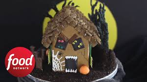 Slimer, the keymaster and the stay puft marshmallow man put the haunted in haunted gingerbread showdown as host clinton kelly challenges three gingerbread artists to create pieces celebrating the 35th anniversary of. Haunted Gingerbread Showdown Is Haunted Gingerbread Showdown On Netflix Netflix Tv Series