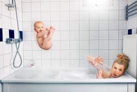 Photoshoped baby weight lifting below you see the original pic for this. 8 Kreativna Fotografija Ideas Childhood Photos Funny Babies Baby Photos