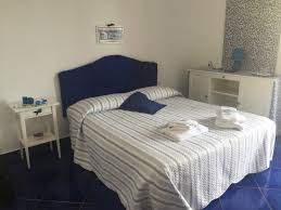 Ogni camera ruota attorno al letto perfetto, che deve coniugare comfort e design, dal momento che è il punto focale naturale della stanza. Photo1 Jpg Foto Di Casa Blu Cobalto Maiori Tripadvisor