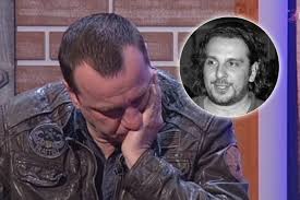 U rodnom gradu je završio osnovnu i srednju tehničku školu, a u beogradu je upisao fakultet dramskih umetnosti. Nenad Jezdic Kroz Suze Koliko Je Marinko Bio Dobar Pokazalo Je Cudo Na Njegovoj Sahrani