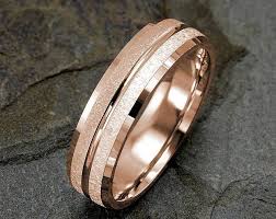 Anello In Oro Rosa Mens Wedding Band Mens Wedding Ring Anello In Oro Massiccio 8mm Mens Band Anello Inciso Personalizzato Personalizzata Mens Ring In 2020 Rings For Men Wedding Ring 14k