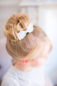 Merveilleux tuto coiffure fillette mariage facile meilleur de coiffure petite fille 90 idées pour votre petite. 56 Idees Pour Choisir Et Faire La Plus Jolie Coiffure De Mariage Pour Petite Fille Archzine Fr