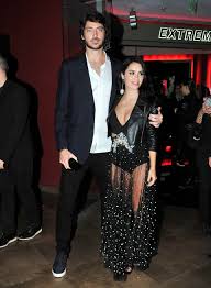 Claudia fontán pidió disculpas y el jurado la sancionó. Super Escote Y Transparencias El Osado Look De Lali Esposito En La Presentacion De Acusada