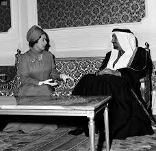 #الملك_فهد_بن_عبدالعزيز و #الملك_سلمان_بن_عبدالعزيز أثناء الاتصال بالأمير سلطان بن سلمان خلال رحلة سموه الفضائية، سنة ‏لقطة تذكارية تضم الملك خالد بن عبدالعزيز، والملكة اليزابيث الثانية ملكة بريطانيا، والأمير فهد بن عبدالعزيز، والأمير عبدالله بن. Ø¹Ø§Ù… Ø§Ù„Ù…Ù…Ù„ÙƒØ© ÙˆØ¨Ø±ÙŠØ·Ø§Ù†ÙŠØ§ Ø¹Ù‚ÙˆØ¯ Ù…Ù† Ø§Ù„ØµØ¯Ø§Ù‚Ø© Ø§Ù„Ù…ØªÙŠÙ†Ø© ÙˆØ¹Ù„Ø§Ù‚Ø§Øª Ø´Ø±Ø§ÙƒØ© Ø§Ù„ØªÙ†Ù…ÙŠØ© ÙˆÙƒØ§Ù„Ø© Ø§Ù„Ø£Ù†Ø¨Ø§Ø¡ Ø§Ù„Ø³Ø¹ÙˆØ¯ÙŠØ©