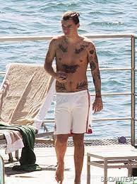 Harry Styles Body Shape - Body Type One