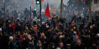 À paris, lors de la manifestation du 5 décembre. Greve Du 5 Decembre Revivez La Journee De Manifestations Dans Toute La France