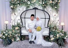 Pintu gerbang dan tiang terakhir tidak terjejas. 10 Butik Pengantin Kulim Khas Untuk Persiapan Bakal Pengantin