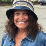 Julie Travers's Instagram, Twitter & Facebook