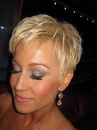 The fringe is given a good lift while the sides are brushed away from her lovely face. Pin On Hair Beauty