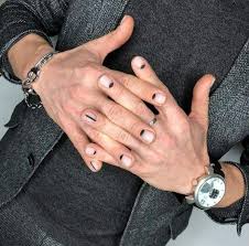 Pin De Camilo Garces En Tendencia Manicure Hombres Unas De Maquillaje Disenos De Unas Mate Manicura De Unas