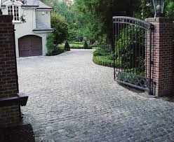 Traditional Landscape Driveway Design Ideas Pictures Remodel And Decor Page 10 Traditional Landscape Driveway Design Cobblestone Driveway
