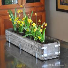 For my own planter, i used a clean rag to apply a coat of rustoleum weathered wood accelerator followed by a coat of varathane sunbleached stain. Diy Rustic Wood Planter Box Make Life Lovely