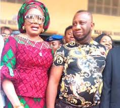 Mr ernest asuzu, an individual osodieme didn't know from anywhere, hasn't had any contact with yesterday evening at the governor's lodge amawbia, mr ernest asuzu and his lovely wife mrs. Anambra First Lady Intervenes On Health Challenges Of Nollywood Actor Ernest Asuzu Photos Kanyi Daily News