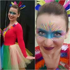 Besorgen sie sich eine schwarze enge hose, am besten eine leggings und ein weites oberteil. Makeup Kostum Papagei Parrot Bunt Federn Tutu Papagei Kostum Diy Karneval Papagei