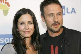 Näytä lisää sivusta courteney cox facebookissa. Courteney Cox S Ex Husband Just Admitted Her Terrible Scream 3 Haircut Was His Idea
