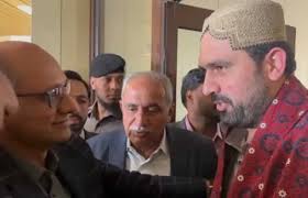 Quick question: How are you guys seeing PPP welcoming and treating CM  Sohail Afridi like this?