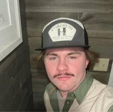 Who can make over large flower beds in Rainbow City, AL?