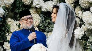 Sultan, 50, berpisah dengan mantan miss moskow ketika dia hamil empat bulan. Oksana Voevodina Diceraikan Sultan Muhammad V Yang Berusia 49 Tahun Saat Anak Masih Usia 2 Bulan Tribun Jatim