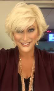 Such pretty colors in this one! And a great length! Doesn't Kim Blake look  beautiful??