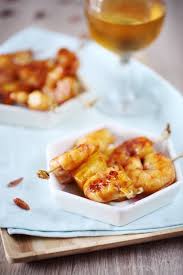 Brochettes De Crevettes Et Ananas Caramelises Au Piment D Espelette Chefnini Brochette Crevette Brochette Piment Espelette
