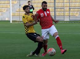 تغلب فريق نادي الكويت الرياضي لكرة السلة اليوم الجمعة على نظيره الاهلي البحريني ليصل الى نهائي كأس الاندية الخليجية لكرة السلة والمؤهلة لبطولة كأس أبطال اسيا.وتمكن نادي الكويت من الفوز بنتيجة 102 مقابل 96 بعد مباراة. ÙƒÙ…Ø§Ù„ Ø§Ù„Ø²ÙˆØ§ØºÙŠ ÙŠØ³ØªÙ‚ÙŠÙ„ Ù…Ù† ØªØ¯Ø±ÙŠØ¨ Ø§Ù„Ø£Ù‡Ù„ÙŠ Ø§Ù„Ø¨Ø­Ø±ÙŠÙ†ÙŠ Ø§Ù„ØªÙŠØ§Ø± Ø§Ù„Ø§Ø®Ø¶Ø±