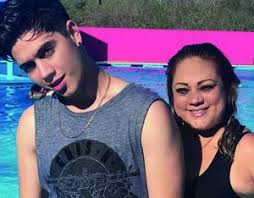 Ellas Son Las Mamas De Los Youtubers Mas Famosos Hoy es de esos dias en los que me pongo a pensar en lo importantes que son en mi vida, de verdad me siento un hombre tan afortunado.juan de dios pantoja se convirtio en el primer 'mariachi reggaetonero'. youtubers mas famosos