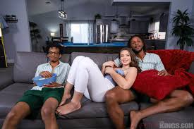 Galería de fotos porno 🌶️ Step-Family Day!?!? Who Thought of This?? -  PornHat