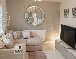 Wallpaper motif segitiga 3 warna. 12 Desain Wallpaper Dinding Ruang Tamu Yang Keren Banget Mau Pasang Yang Mana Nih Rumah123 Com