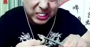 Mel brooks ' parody of the classic vampire story and its famous film adaptations. Youtuber Cinese Mangia Insetti Velenosi E Muore In Diretta Multiplayer It