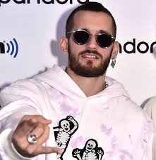 Mau & ricky is a venezuelan latin pop and reggaeton duo formed by the singer and songwriter brothers mau (born august 17, 1993, as mauricio alberto reglero rodriguez) and ricky (born november 21, 1990, as ricardo andres reglero rodriguez jr.). Ricky Montaner Y Su Novia Suben Una Foto Desnudos Y Revolucionan Las Redes Sociales Dios Santo Los40 Urban Los40