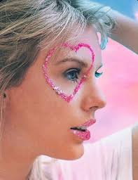 What can I use to get a super glitter lip and heart look?