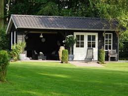 7 Schwarzes Gartenhaus Mit Veranda Und Terrassenturen 28m2 Gartenhaus Schwarzes Terrassenturen Ver Mit Bildern Garten Gartenhaus Mit Terrasse Gartenhaus Mit Veranda