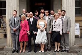 Palais Am Festungsgraben Standesamtliche Trauung Hochzeit Standesamt Berlin Mitte Heiraten In Berlin Kleid Hochzeit Brautjungfernkleid