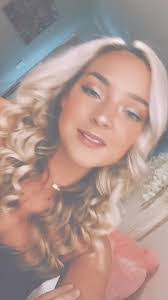 Elle Mcnabb's Instagram, Twitter & Facebook