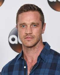 He also portrays the character owen elliot in the 2011 tv series nikita. Devon Sawa Married Life With Wife And Adorable Children Net Worth Vergewiki
