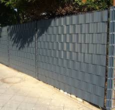 Sicht Und Windschutz Fur Gittermattenzaune Modernes Zaun Design Betonzaun Windschutz