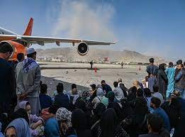 The chaotic scenes monday at hamid karzai international. Swxg5l8fxngzlm