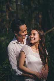Kami akan berikan 10 inspirasi foto prewedding yang simple dengan menggunakan casual outfit. Casual Shoot With Fiona Terence At Coney Island Juxtapose Pix Pose Prewedding Foto Pertunangan Pemotretan Pasangan
