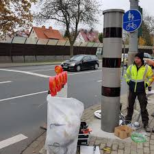 Sobald ein fahrer mit seinem auto diesen bereich überfährt, während die ampel rot ist, löst der blitzer aus. Tempo Und Rotlichtsunder Aufgepasst Gottingen Blitzt Ab Sofort Digital Gottingen