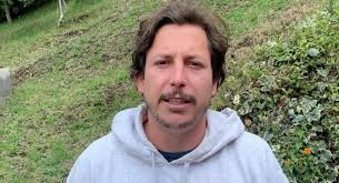 No solo entrevisté a alejandro riaño, también llesgó juanpis gonzález a darle categoría al suscríbete a nuestro canal aquí goo.gl/bxymm7 el humorista alejandro riaño hizo llorar de la risa. Alejandro Riano Agradece Apoyo De Sus Fans Tras Denunciar Amenazas