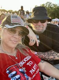 Alabama we love you!! 😍 Great shows, 🎵🤘🏻great patriotism, 🇺🇸 and  great company ❤️ I'd say the last few days have been a success!! Enjoy  what's left of your weekend y'all…this girl