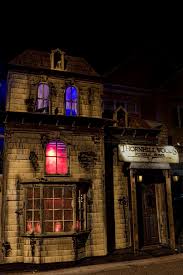 Pin By Kolton Winfield On 2017 Thornhill Woods Haunted House Halloween Haunted Houses Scary Halloween Decorations Scary Halloween