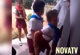 O vídeo que viralizou, onde apresentava uma criança dançando de maneira inapropriada em cima de um carro em manaus, será investigado pela . Novatv Video De Criancas Em Danca Inapropiada E Cubano Nao Brasileiro Imagens Foram Publicadas Originalmente No Facebook Do Pai De Uma Das Criancas E Gerou Polemica Em Cuba Em 2016 Funk