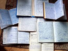 Dua istilah ini memang kerap kita temui didalam sebuah penulisan karya sastra dan juga ilmiah. Contoh Soal Perbaikan Kalimat Tidak Efektif Berbagi Contoh Soal