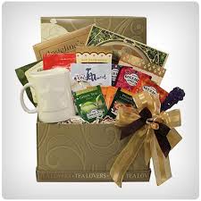 We've brought in delicious name brand teas, candies, chocolates, biscuits, christmas cakes, and christmas puddings that will bring back fond memories. 34 Yummy Tea Gift Baskets And Gift Sets For The Tea Obsessed Dodo Burd