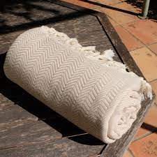 Beige couch design ideas and photos to inspire your next home decor project or remodel. Plaid Beige En Coton Safys