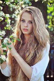 Rihanna's layered blonde hair is usually in the form of wigs, weaves, and even braids. Nice 200 Photos Of Perfect Blonde Color Hairstyle For Long Hair Check More At Http Lucky Bella Com Blonde Hair Girl Blonde Hair Green Eyes Long Hair Styles